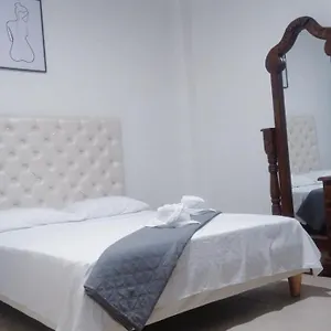 Dejate Envolver Por Tu Acogedor Apartamento En El Centro, Listo Para Recibirte Cali